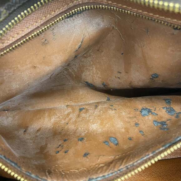 LOUIS VUITTON Brown Monogram Shoulder Bag - Picture 6 of 12